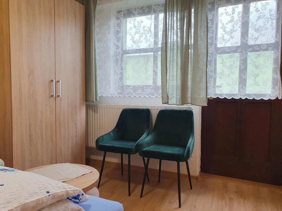 מיקולוב Pension Zeleny Strom מראה חיצוני תמונה