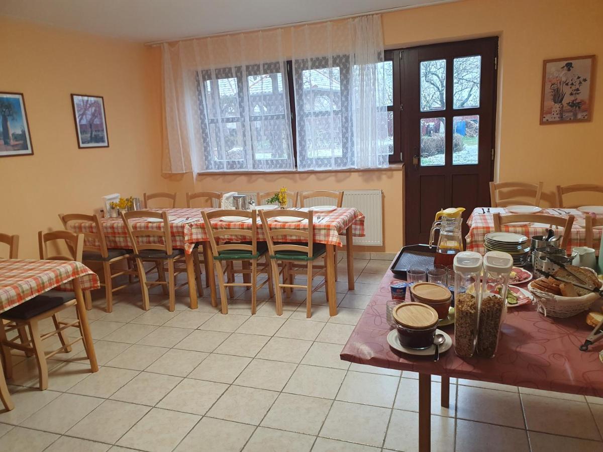 מיקולוב Pension Zeleny Strom מראה חיצוני תמונה